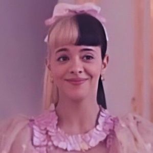 Meet your Posher, Ella